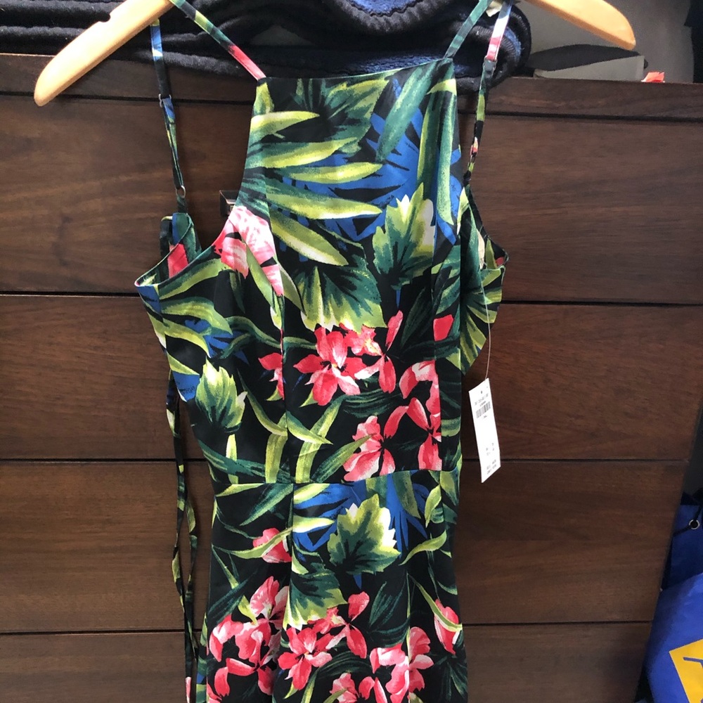 NWT Floral Hollister laced back dress